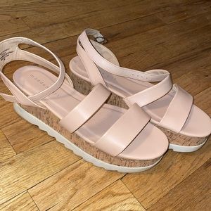 PLATFORM MADDEN GIRL SANDALS